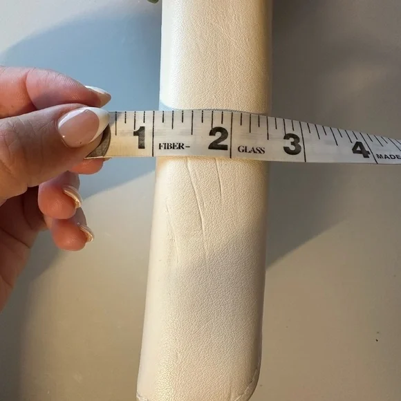 Luxury Vintage-Inspired Valentino Cream Leather Eyeglass Case - Picture 9 of 11